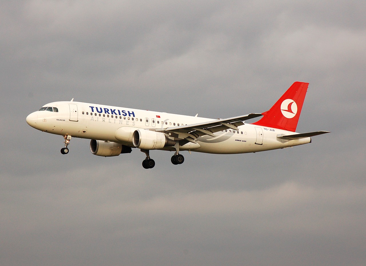 TC-JLB - A320-214 - Turkish Airlines - CGN - 31-10-2006a