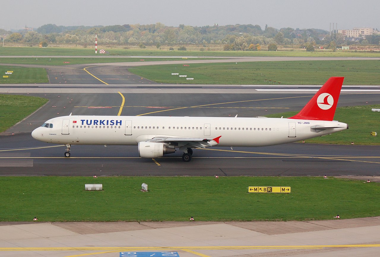 TC-JMB - A321-111 - Turkish Airlines - DUS - 14-10-2006b