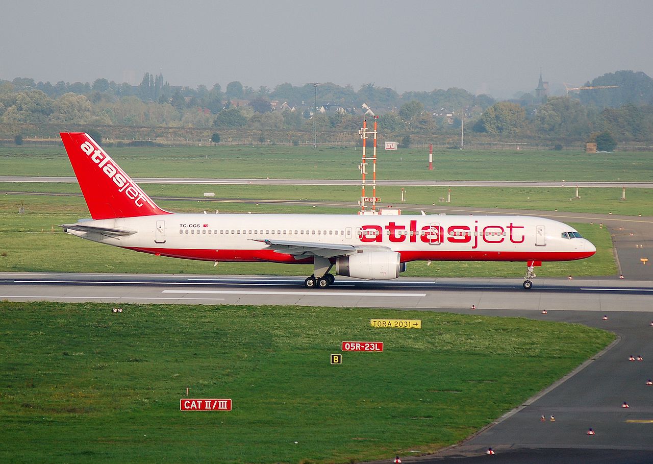 TC-OGS - 757-256 - Atlasjet - DUS - 14-10-2006