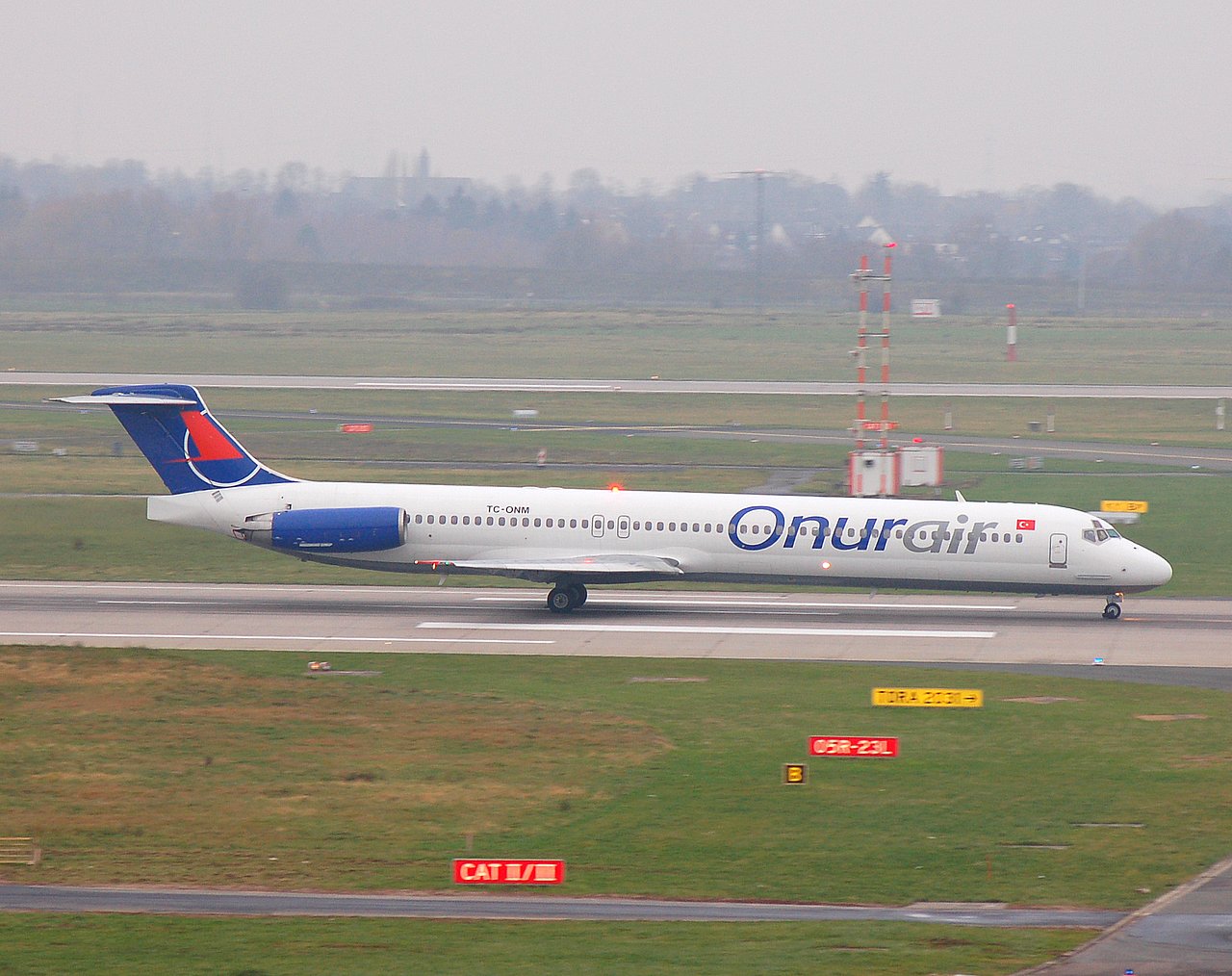 TC-OMN - MD-80 - Onur Air - DUS - 23-12-2006