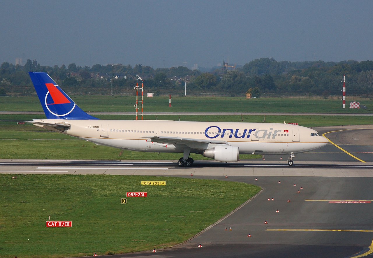 TC-ONU - A300B4-203 - Onur Air - DUS - 14-10-2006b