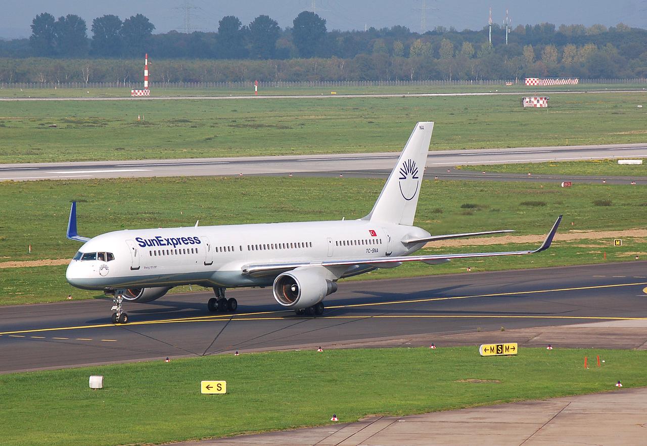 TC-SNA - 757-2Q8(WL) - SunExpress - DUS - 14-10-2006b