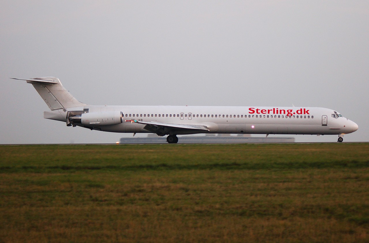 TF-IXB - MD-80 - Sterling - CDG - 17-09-2006