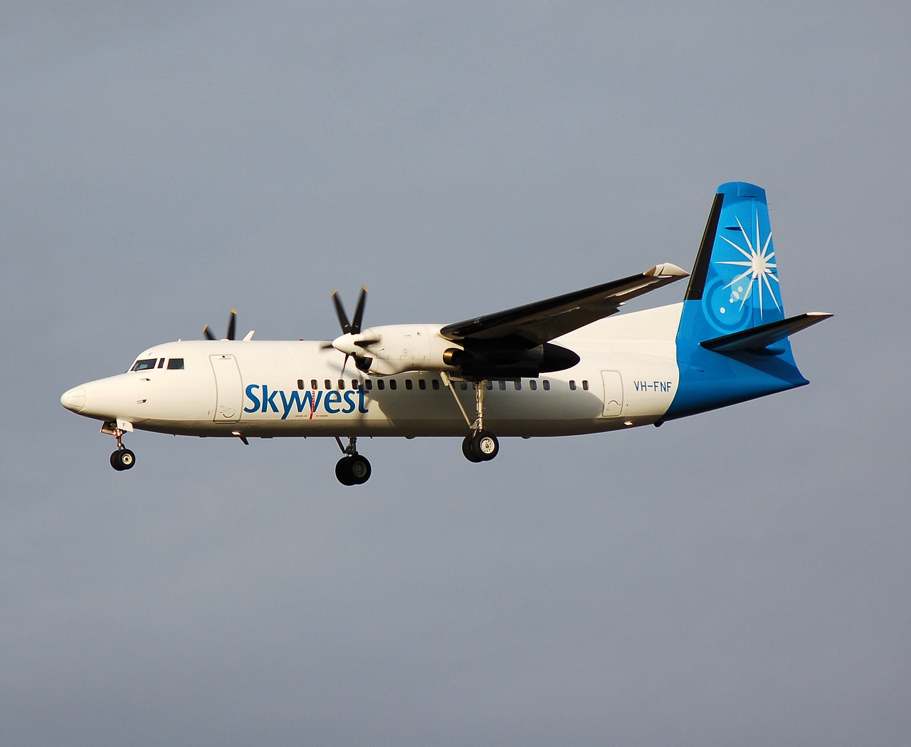 VH-FNF - Fokker 50 - SkyWest Airlines - LGW - 10-12-2006