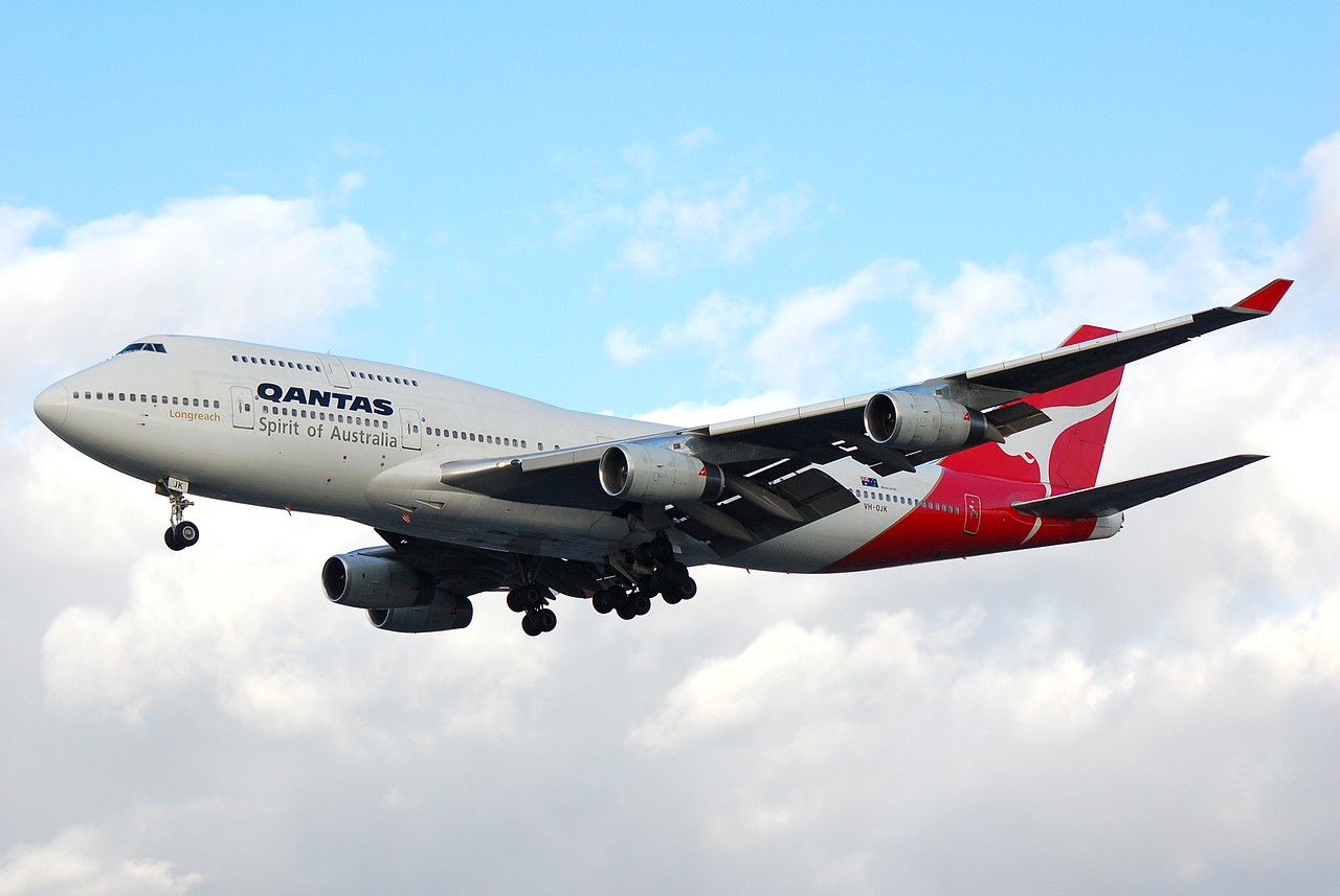 VH-OJK - 747-438 - Qantas - LHR - 13-11-2006