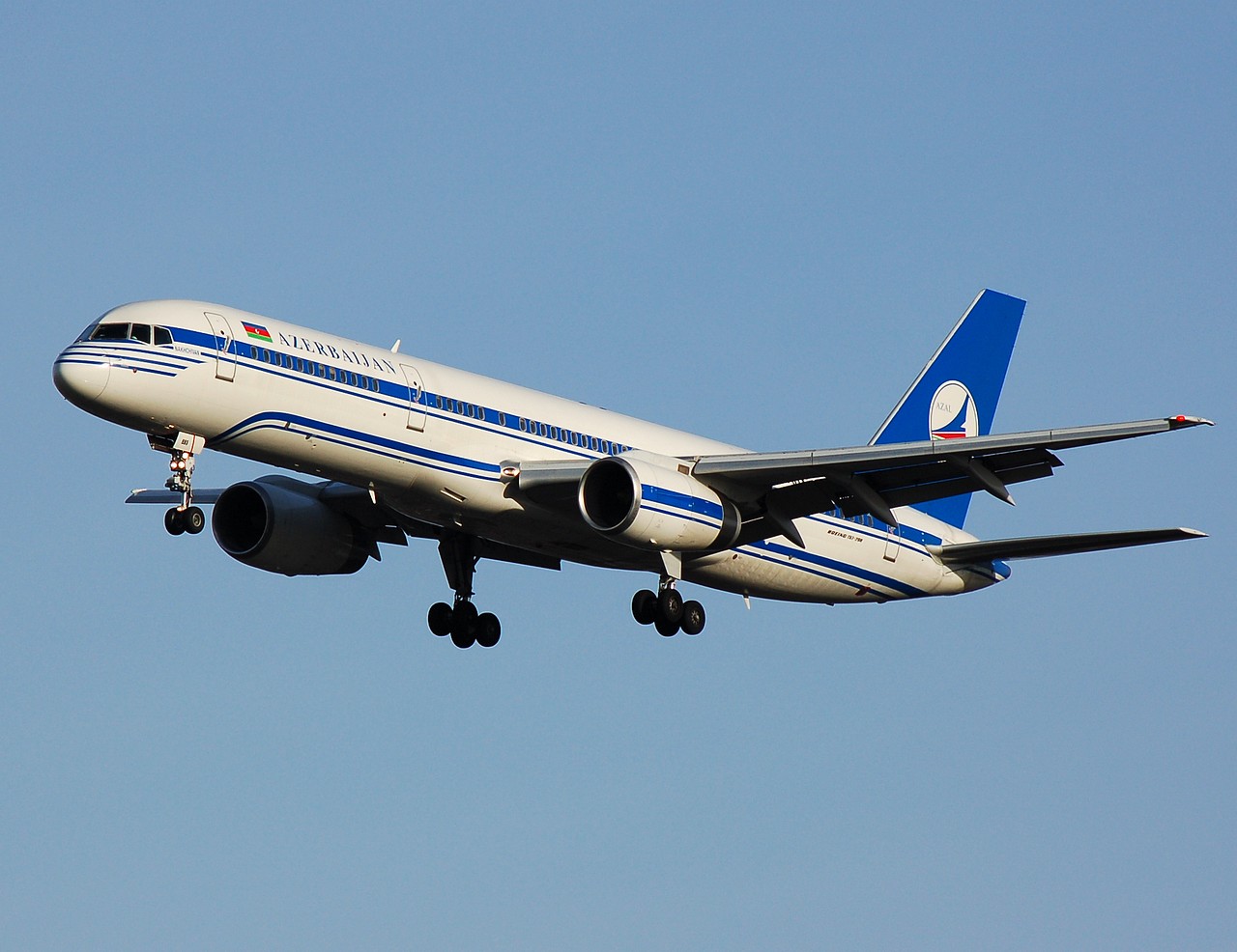 VP-BBS - 757-22L - AZAL Azerbaijan Airlines - LGW - 10-12-2006