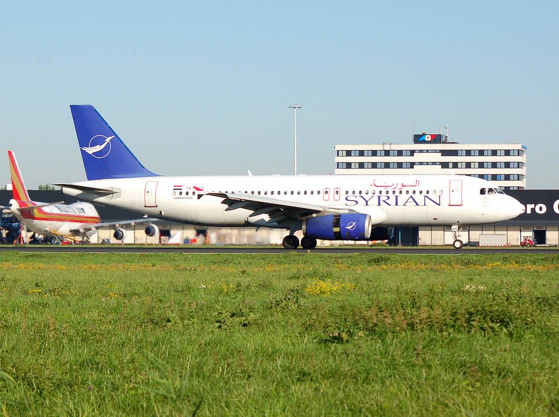 YK-DKD - A320-232 - Syrian Airlines - AMS - 10-09-2006