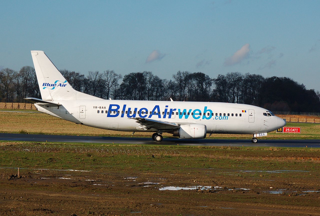 YR-BAA - 737-33A - Blue Air - CRL - 17-11-2006