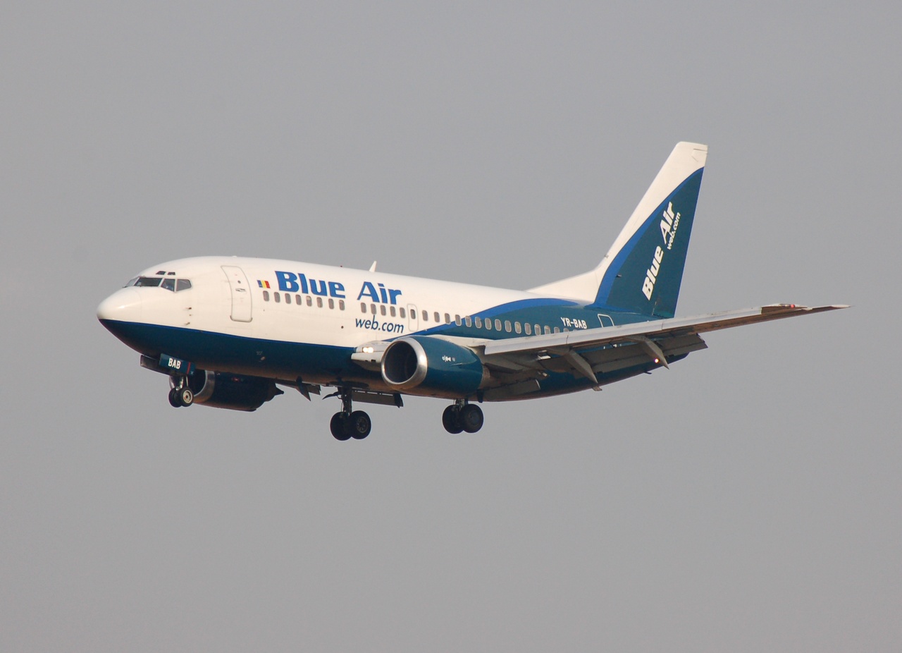 YR-BAB - 737-53A - Blue Air - CRL - 05-11-2006