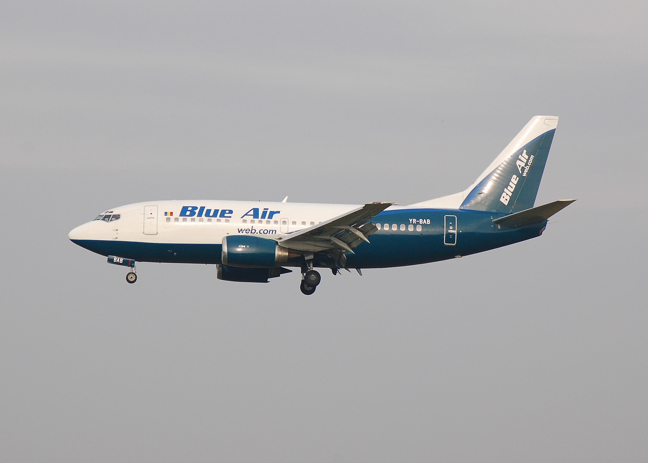 YR-BAB - 737-53A - Blue Air - CRL - 05-11-2006b
