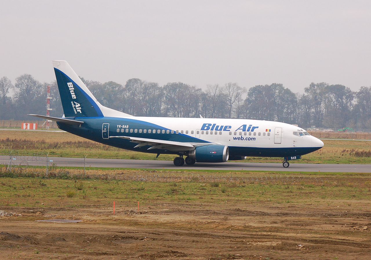 YR-BAB - 737-53A - Blue Air - CRL - 05-11-2006c