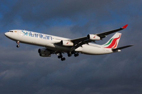 4R-ADE - A340-313 - SriLankan Airlines - LHR - 13-11-2006