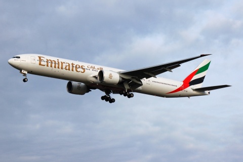 A6-EBI - 777-36N(ER) - Emirates - LGW - 10-12-2006