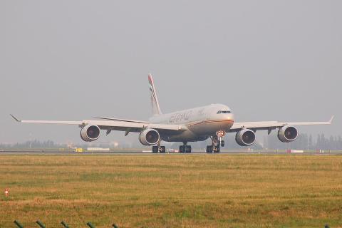 A6-EHA - A340-541 - Etihad Airways - CDG - 17-09-2006