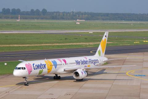 D-ABON - 757-330 - Condor - DUS - 14-10-2006b