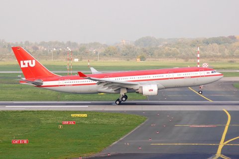 D-ALPA - A330-223 - LTU International Airways - DUS - 14-10-2006