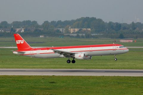 D-ALSC - A321-211 - LTU International Airways - DUS - 14-10-2006