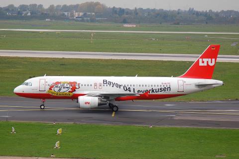 D-ALTC - A320-214 - LTU International Airways - DUS - 03-11-2006