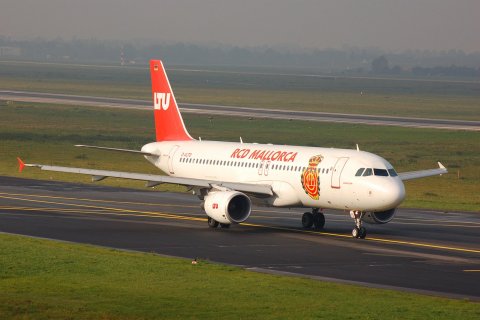 D-ALTD - A320-214 - LTU International Airways - DUS - 03-11-2006