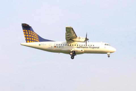 D-BTTT - ATR 42-500 - Lufthansa Regional - BRU - 09-06-2006