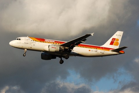 EC-FGR - A320-211 - Iberia - LHR - 13-11-2006