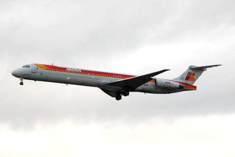 EC-FOZ - MD-88 - Iberia - LHR - 13-11-2006