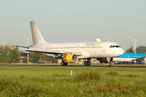 EC-IZD - A320-214 - Vueling - AMS - 10-09-2006