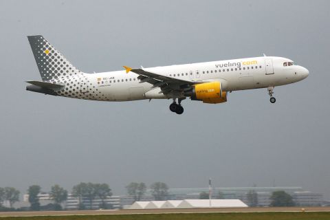 EC-JAB - A320-214 - Vueling - CDG - 17-09-2006