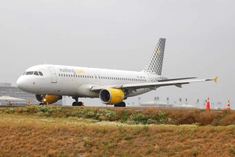 EC-JAB - A320-214 - Vueling - CDG - 17-09-2006b