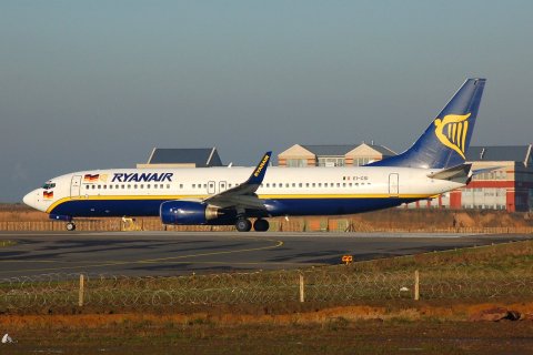 EI-CSI - 737-8AS(WL) - Ryanair - CRL - 22-12-2006b
