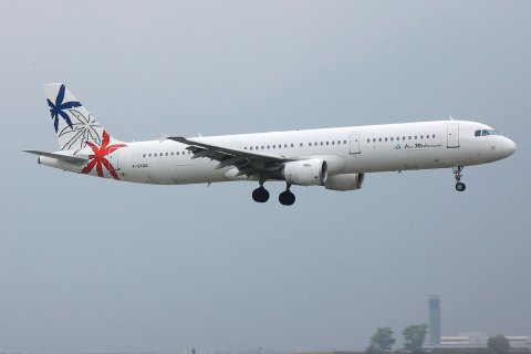 F-GYAQ - A321-111 - Air Mediterranee - CDG - 17-09-2006