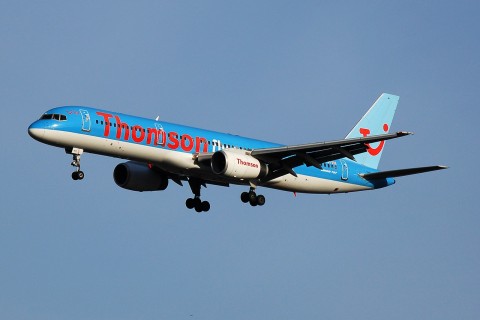 G-BYAH - 757-204 - Thomsonfly - LGW - 10-12-2006