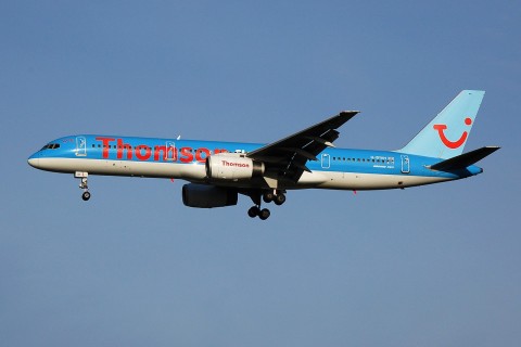 G-BYAH - 757-204 - Thomsonfly - LGW - 10-12-2006b