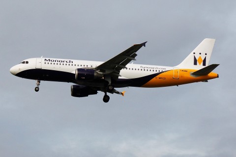 G-MPCD - A320-231 - Monarch Airlines - LGW - 10-12-2006