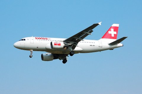 HB-IPY - A319-111 - Swiss - BRU - 29-06-2006