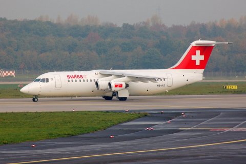 HB-IXT - RJ100 - Swiss - DUS - 03-11-2006