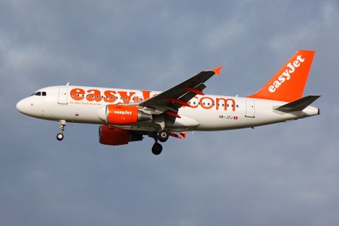 HB-JZJ - A319-111 - easyJet Switzerland - LGW - 10-12-2006