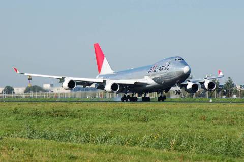 JA401J - 747-446F - Japan Airlines - AMS - 10-09-2006b
