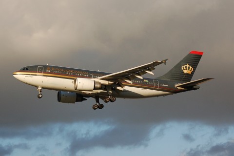 JY-AGM - A310-304 - Royal Jordanian - LHR - 13-11-2006
