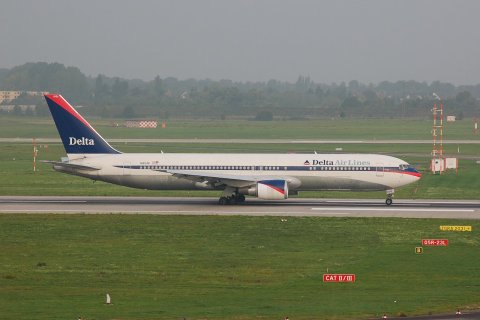 N1604R - 767-332(ER) - Delta Air Lines - DUS - 14-10-2006j