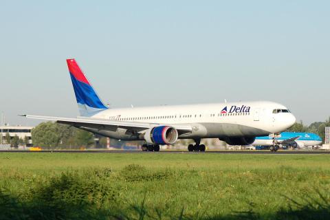 N172DZ - 767-332(ER) - Delta Air Lines - AMS - 10-09-2006