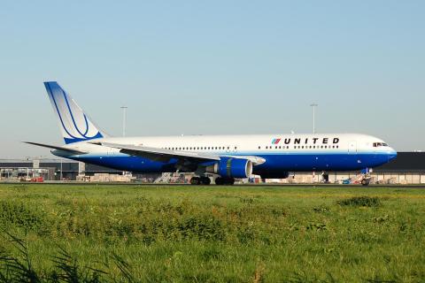 N642UA - 767-322(ER) - United Airlines - AMS - 10-09-2006b