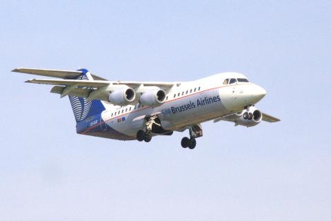 OO-DJQ - RJ85 - SN Brussels Airlines - BRU - 09-06-2006
