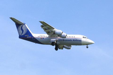 OO-DJY - RJ85 - SN Brussels Airlines - BRU - 09-06-2006