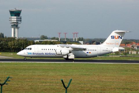 OO-DWJ - RJ100 - SN Brussels Airlines - BRU - 09-10-2006