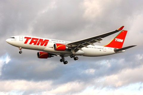 PT-MVG - A330-203 - TAM Linhas Aereas - LHR - 13-11-2006