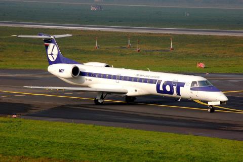 SP-LGG - ERJ-145MP - LOT _ Polish Airlines - DUS - 03-11-2006