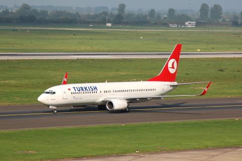 TC-JGE - 737-8F2(WL) - Turkish Airlines - DUS - 14-10-2006b