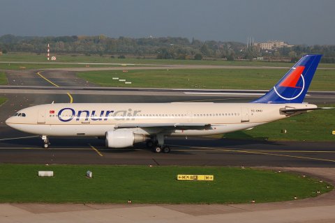 TC-ONU - A300B4-203 - Onur Air - DUS - 14-10-2006a