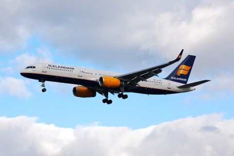 TF-FIN - 757-208(WL) - Icelandair - LHR - 13-11-2006